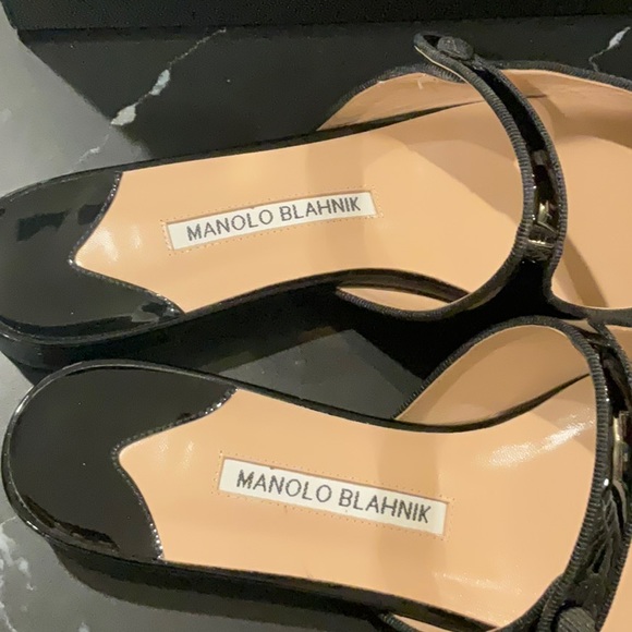 Manolo Blahnik black patent leather Mary Jane EXCELLENT CONDITION Runs Small - Picture 4 of 5